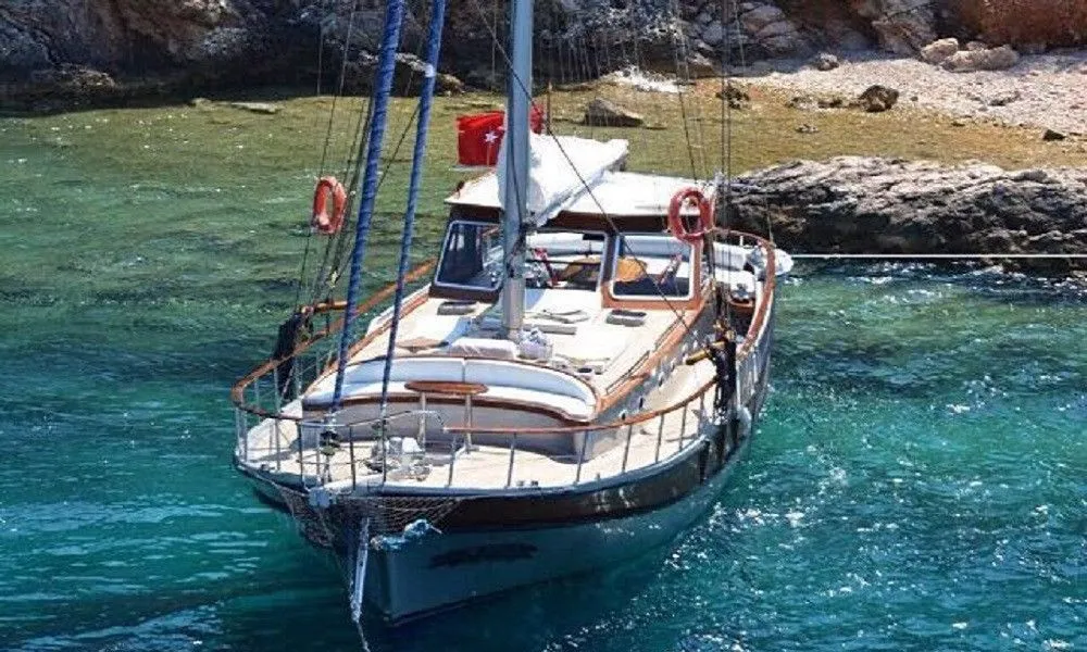 Cosh Charter Boat - 3