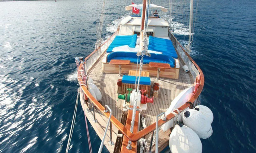 Ariva 1 Charter Boat