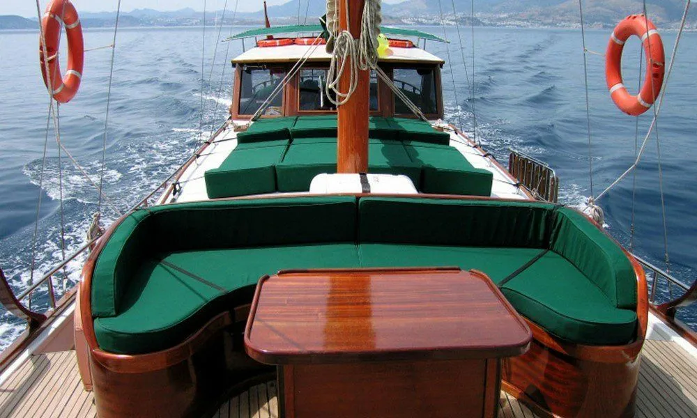 Ariva Charter Boat