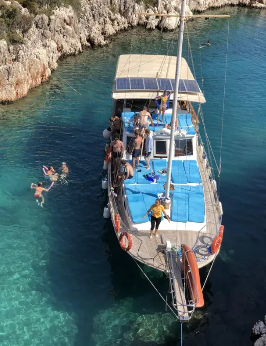 Selin 3 Charter Boat
