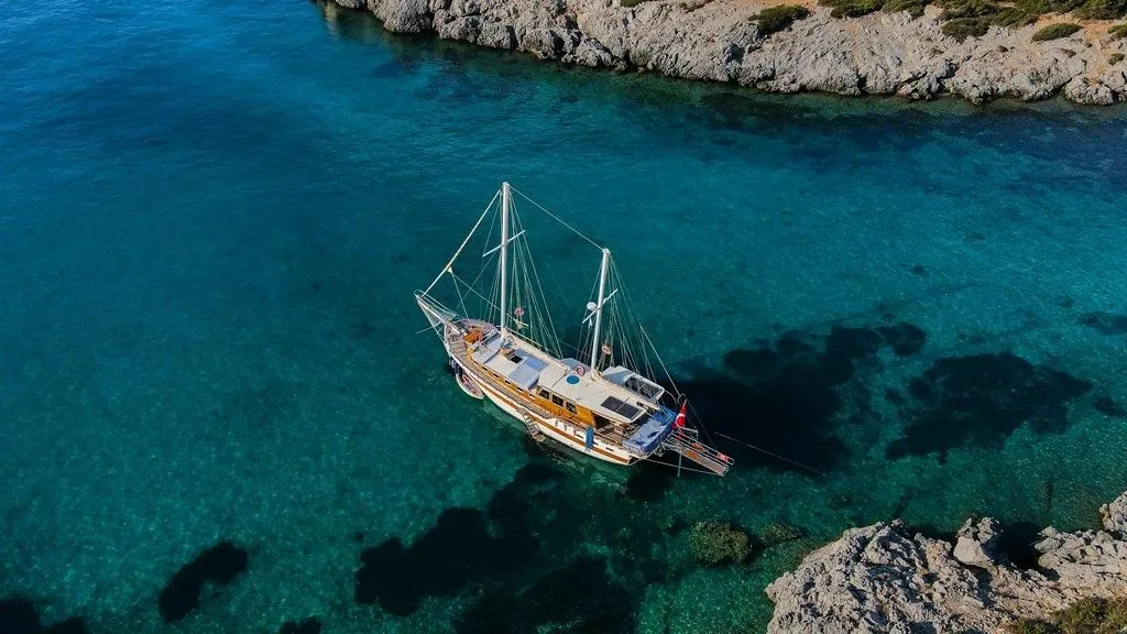 Blue Romance Charter Boat - 5