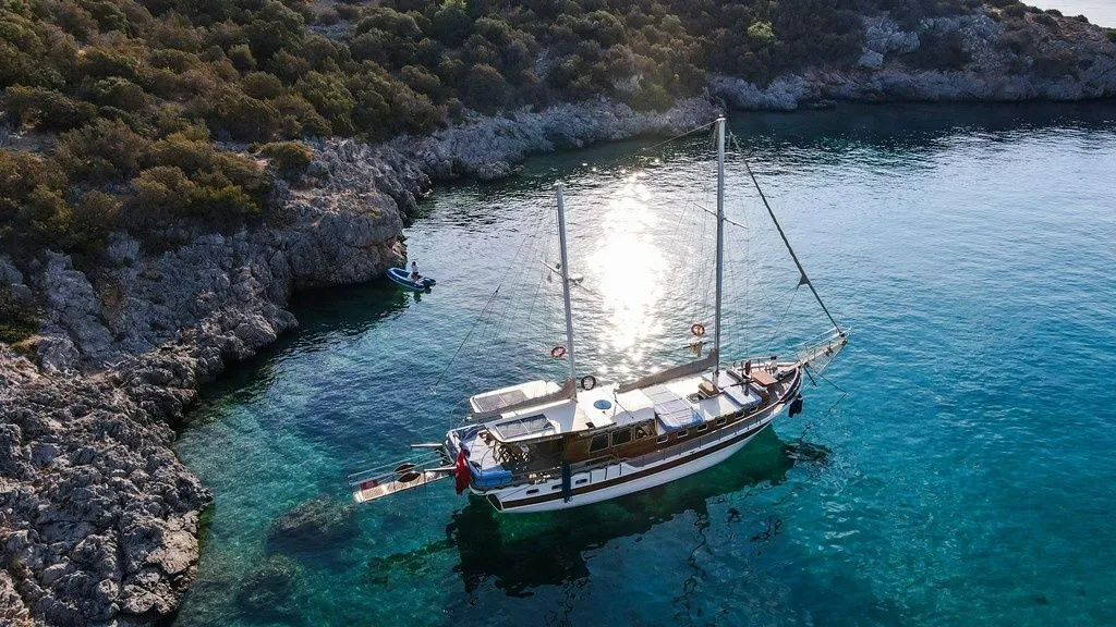 Blue Romance Charter Boat - 3