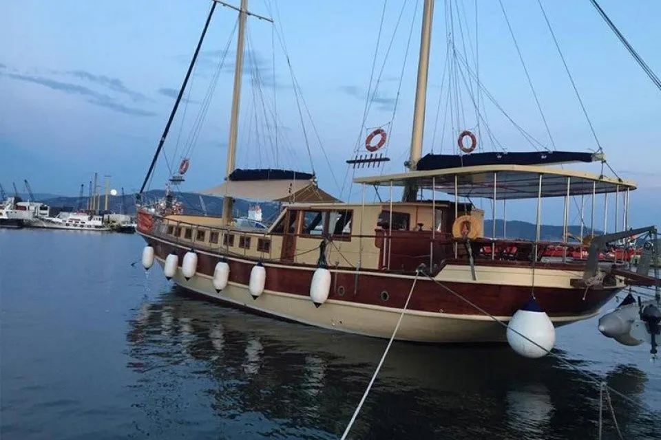 Alexia K Charterboot - 5