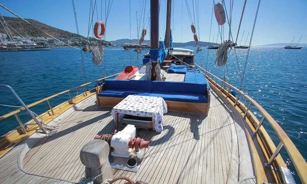 Gusto Charter Boat