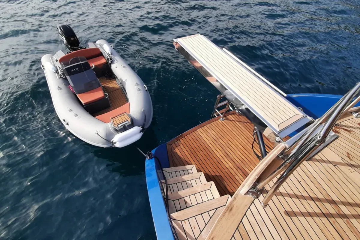 Sina 1 Charter Boat - 3