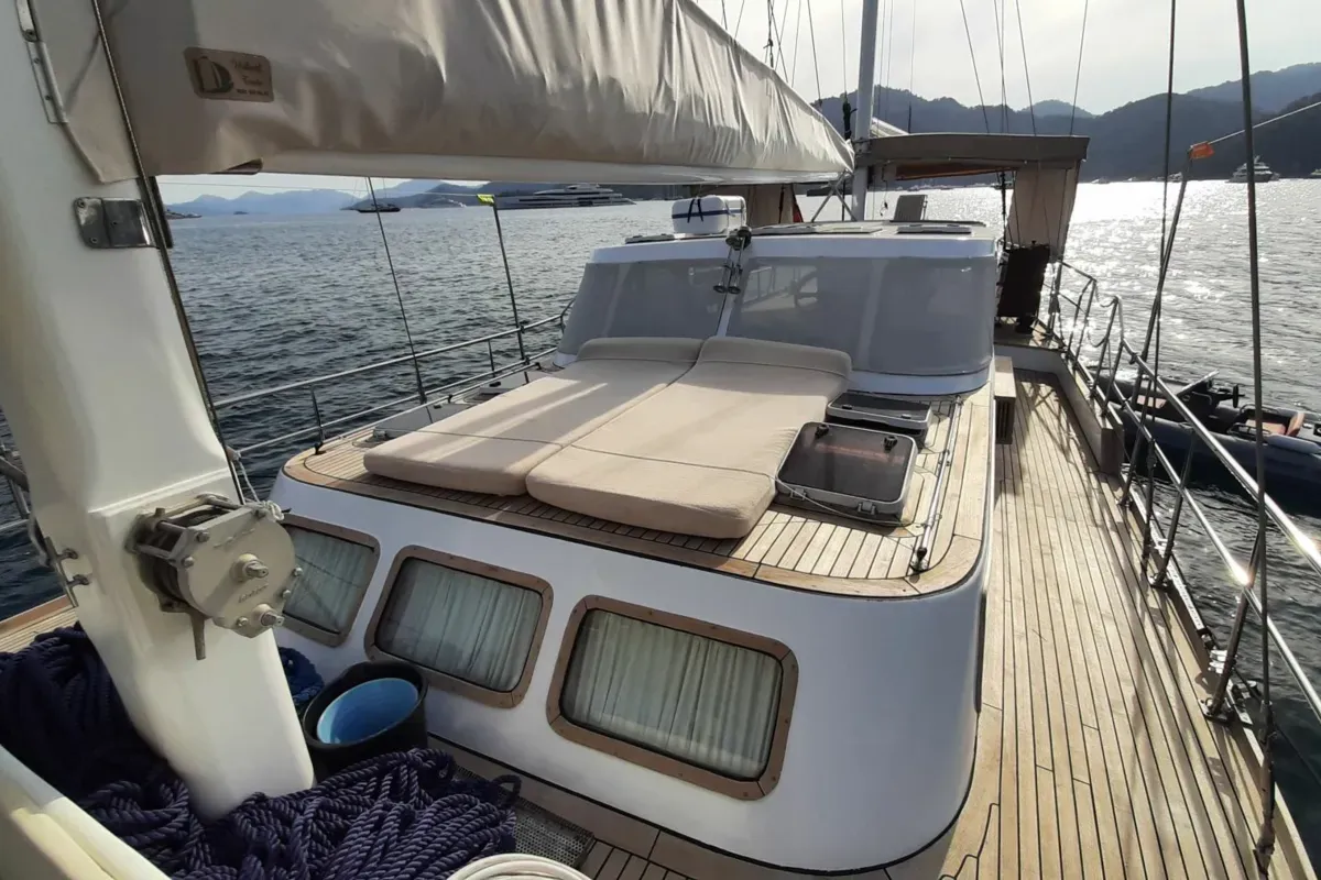 Sina 1 Charter Boat - 4