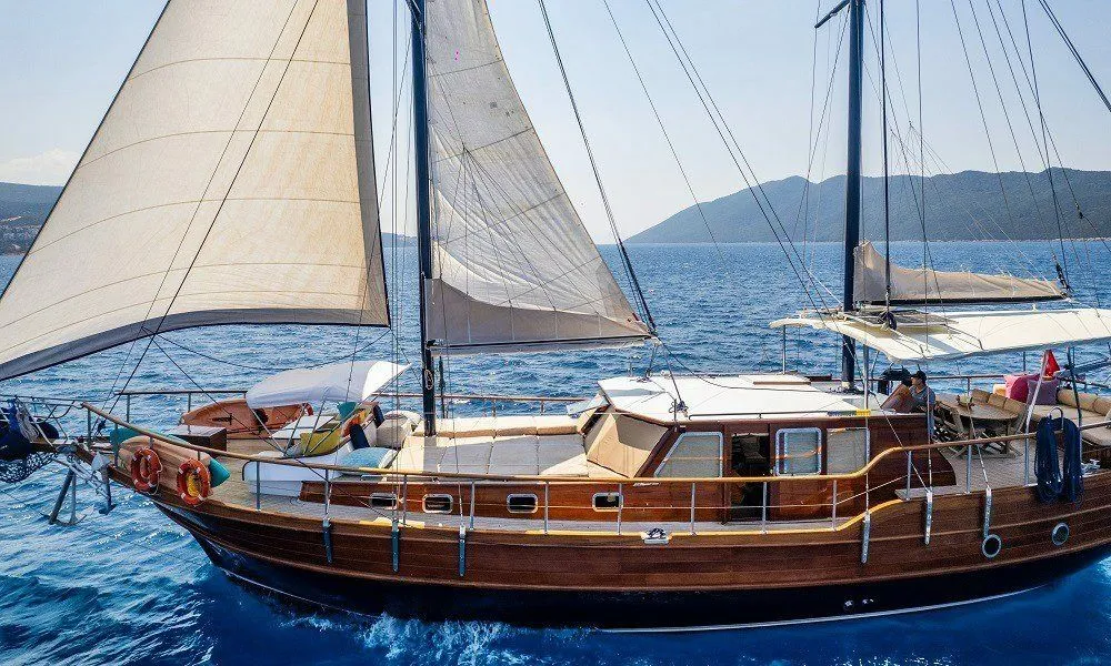 Golden Joy Charter Boat - 3