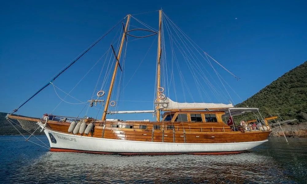 Golden Life Charter Boat - 1