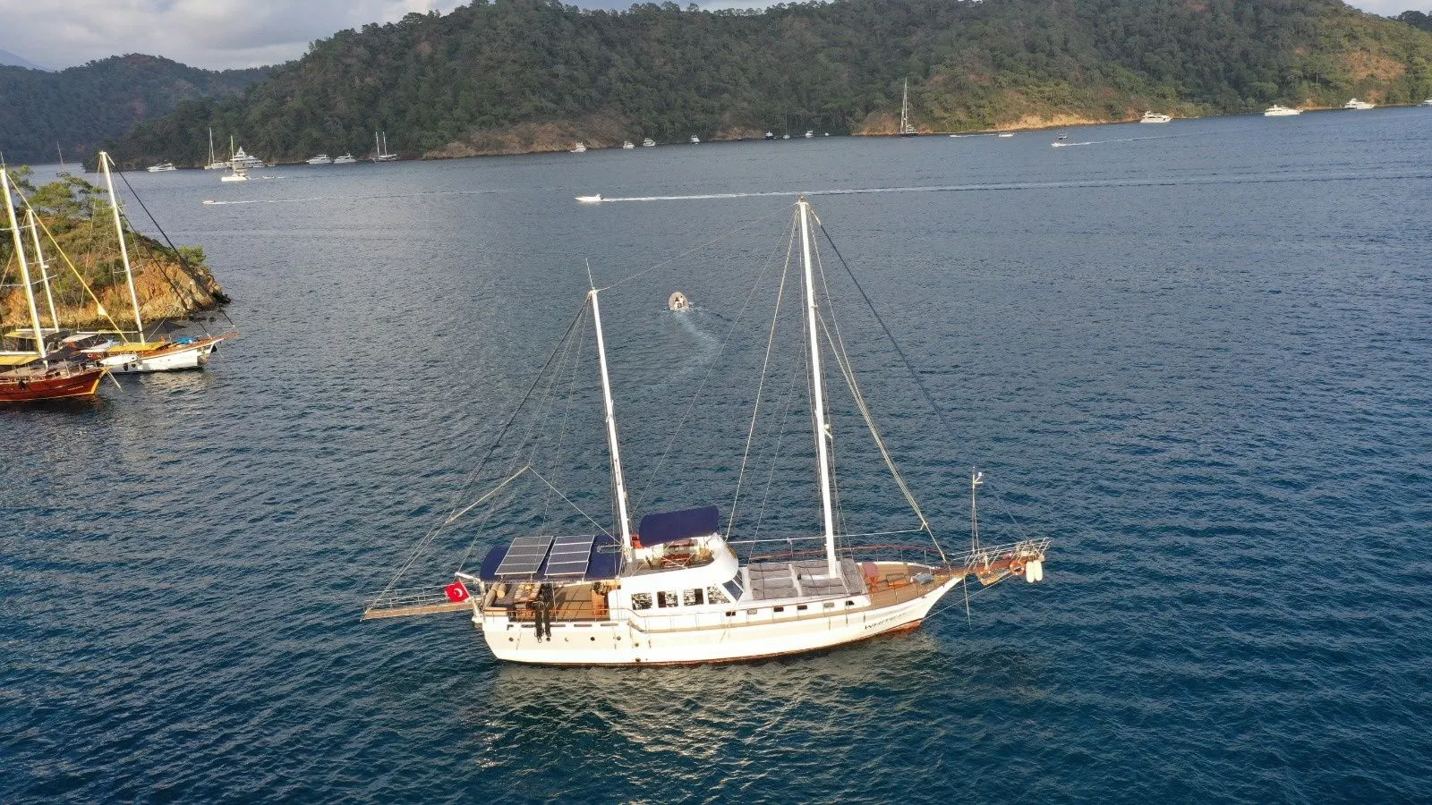 Чартер White 4 - 4