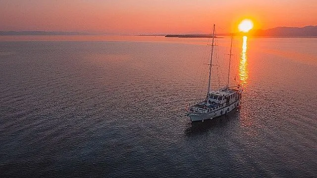 Explore Salamina on a 21.36m 5 Cabin Gulet Rental