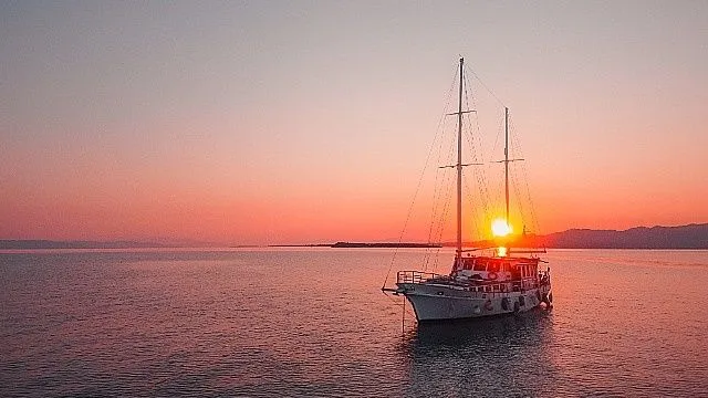 Glaros Charter Boat
