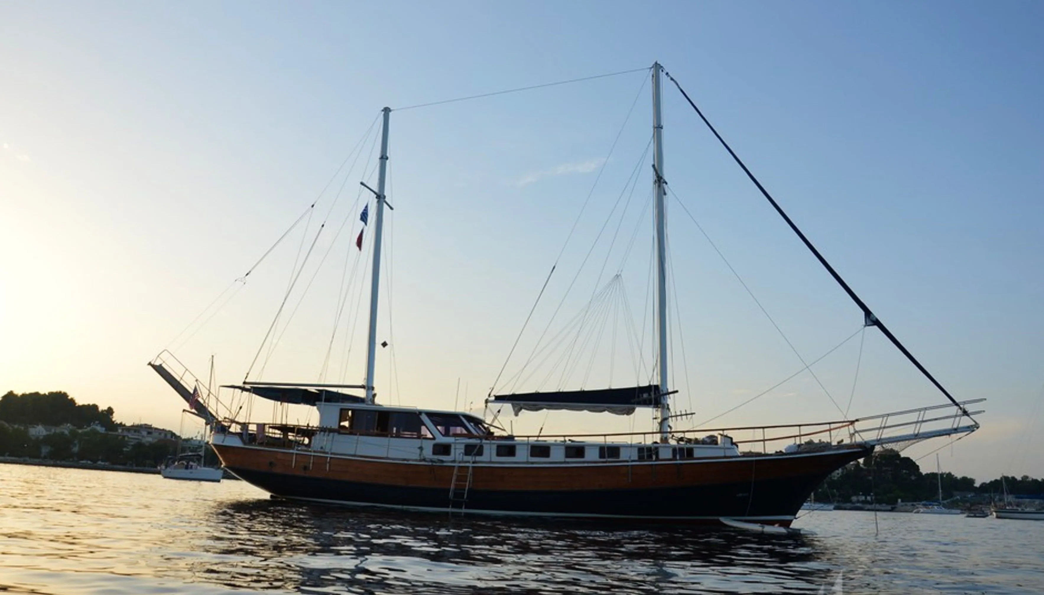 Aurora Charter Boat