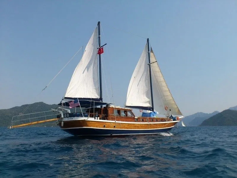 Aurora Charter Boat