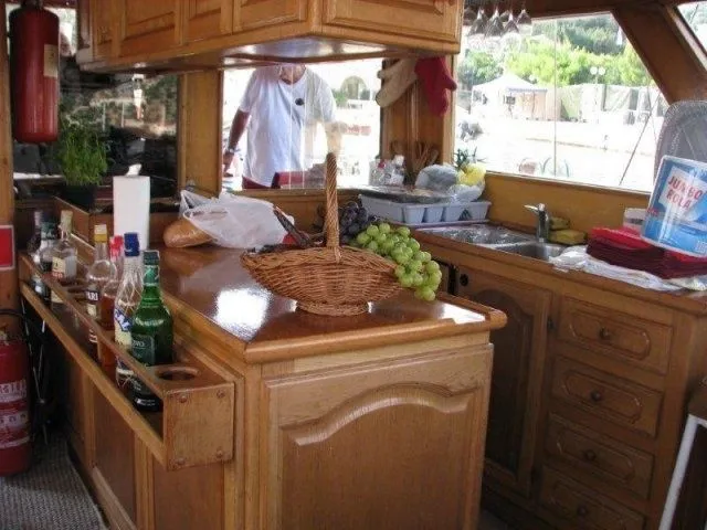 Pulenat Charter Boat