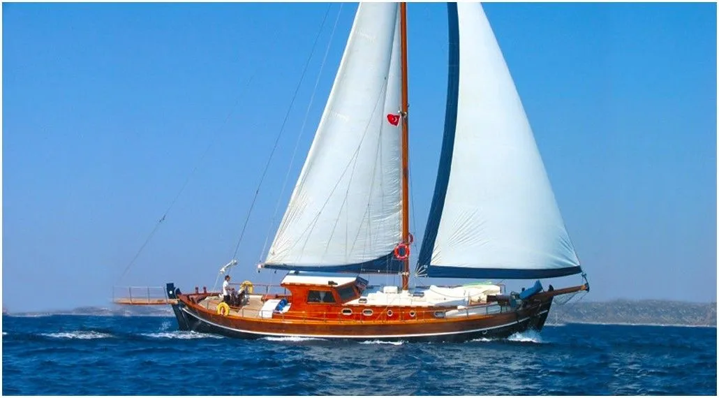 Tirandila Charter Boat