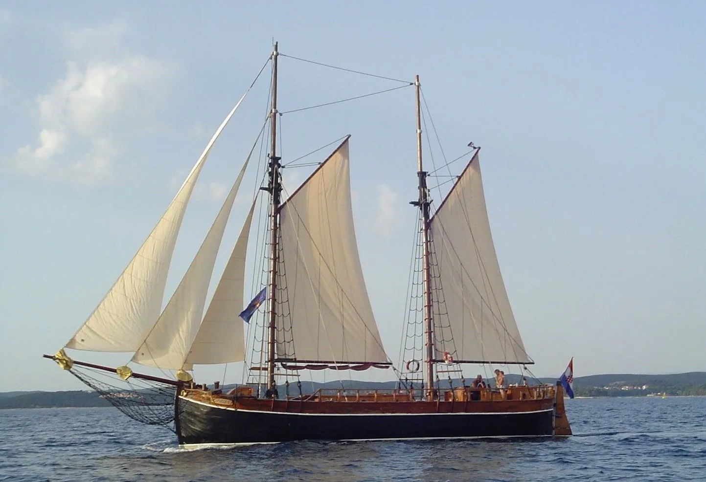 Larus Charter Boat