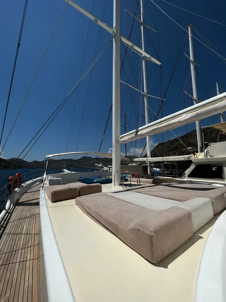 Caferoglu 9 Charter Boat