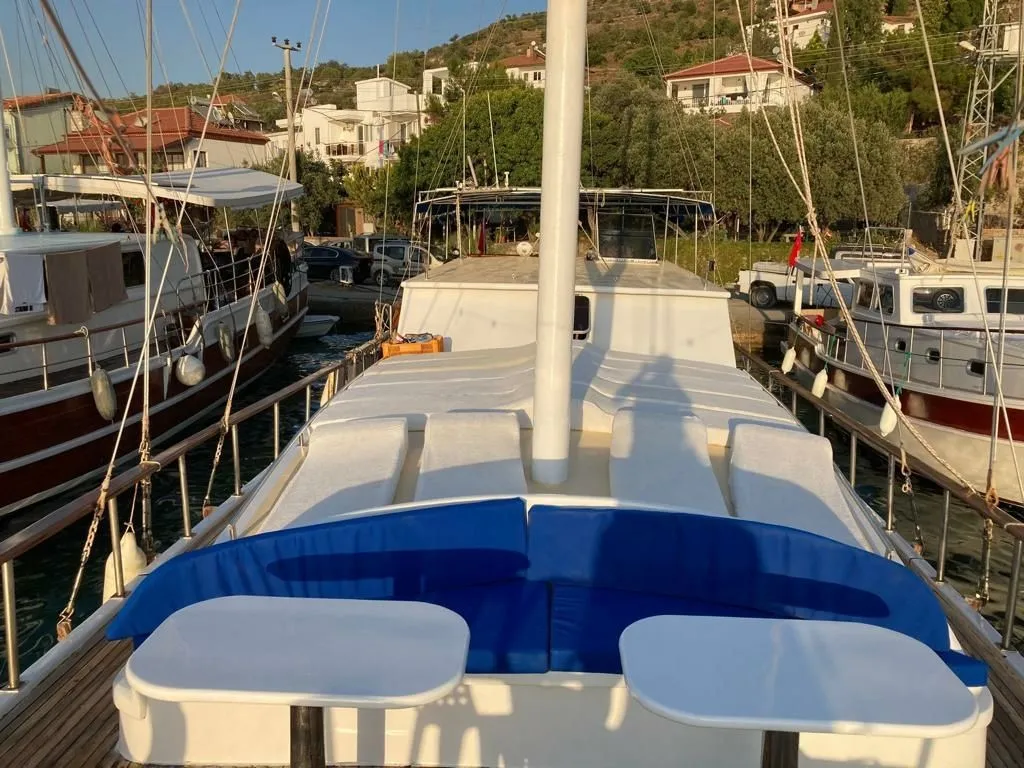 Semre 2 Charter Boat
