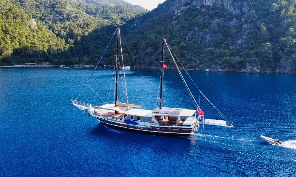 Serenidad Mietboot - 3
