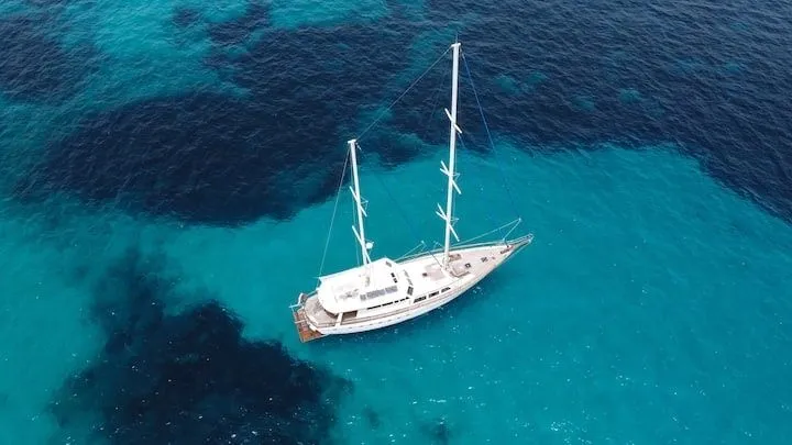 Lagaro Charter Boat
