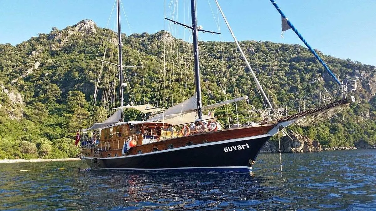 Suvari Charter Boat