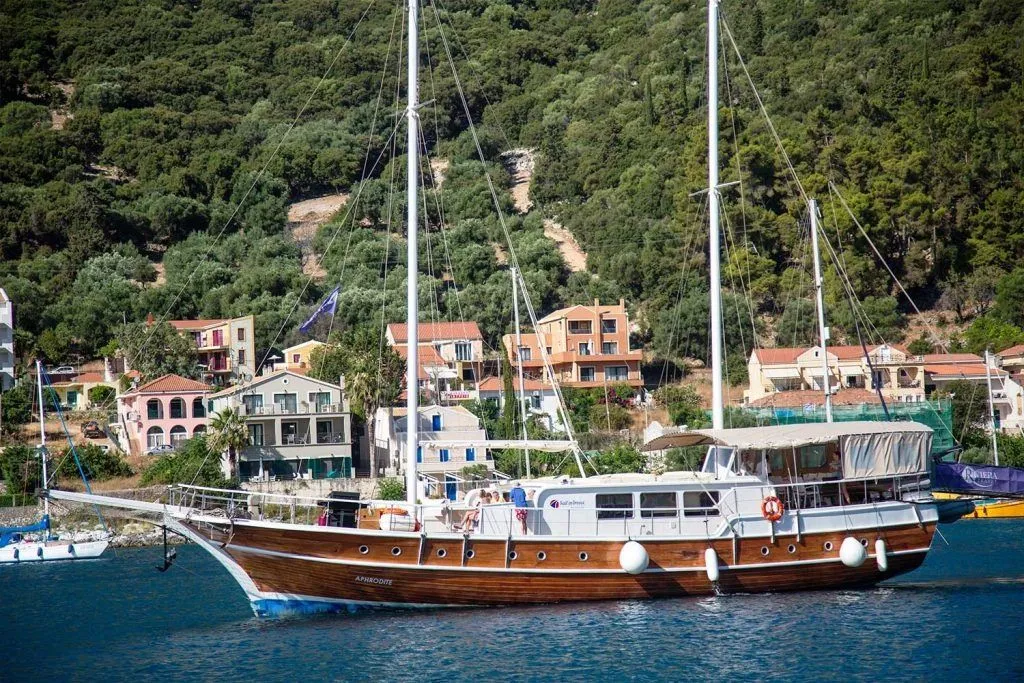 Rent a 25m Boat in Corfu Town