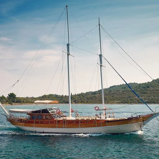 Dona Charter Boat