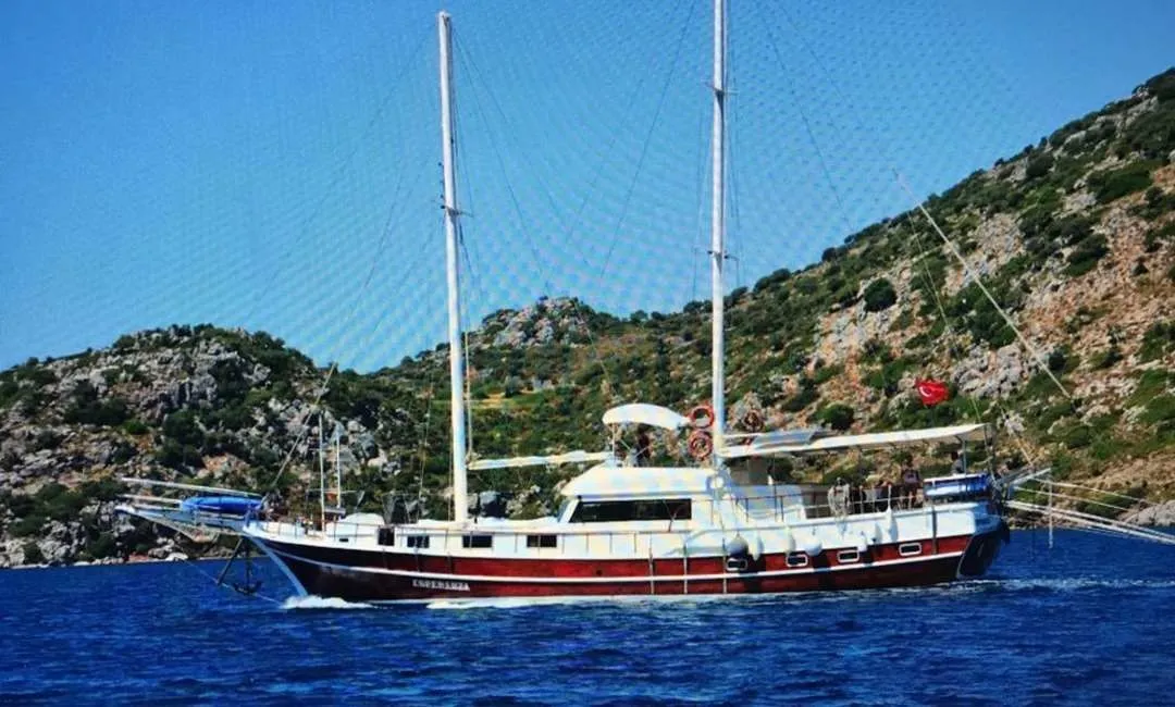 Esperanza Charter Boat