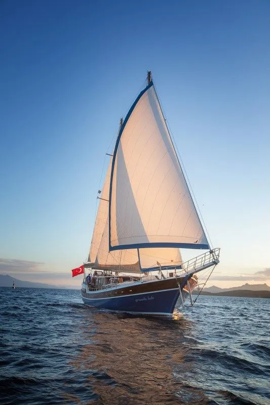 Grande Lale Charter Boat - 4