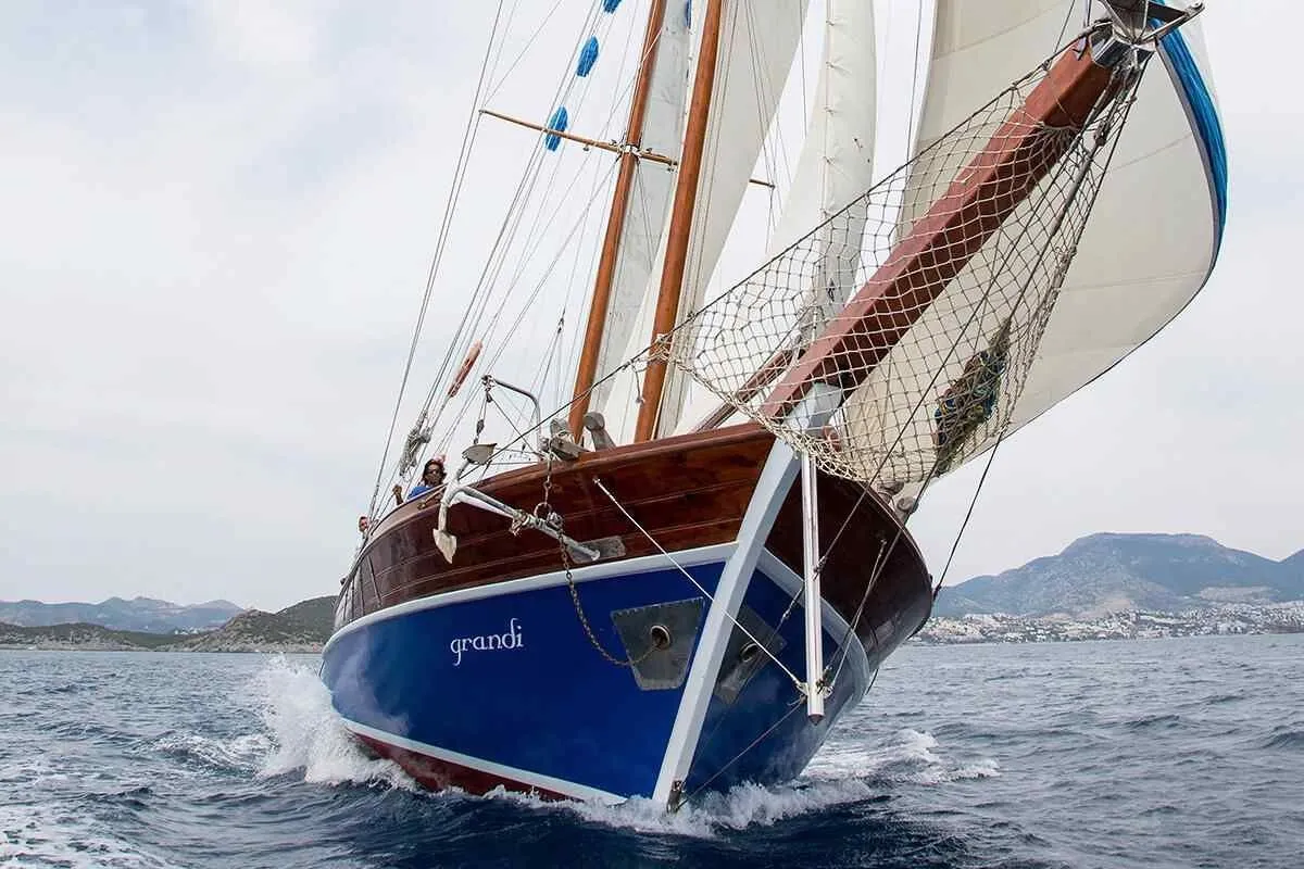 Grandi Charter Boat - 4