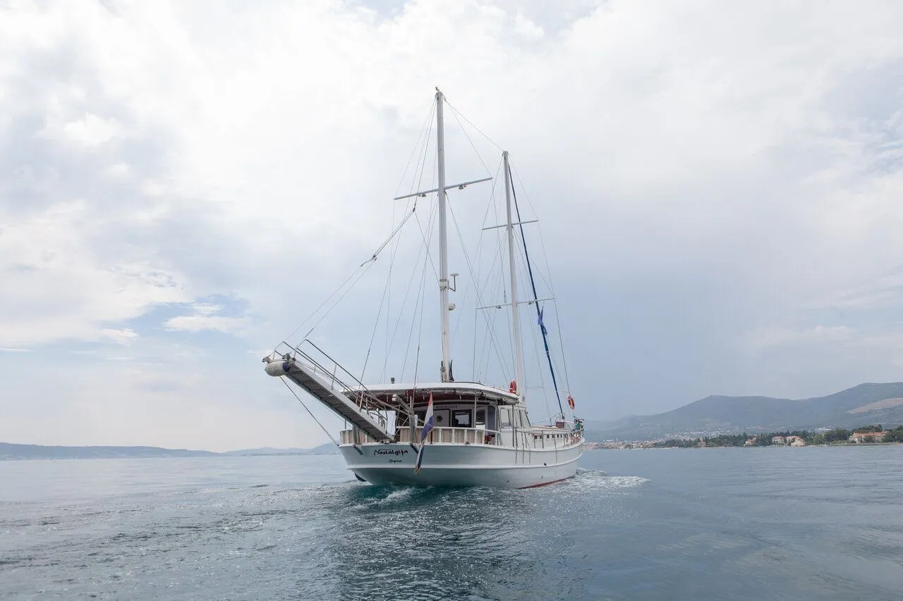 Charter a 25.3m Boat in Kastela