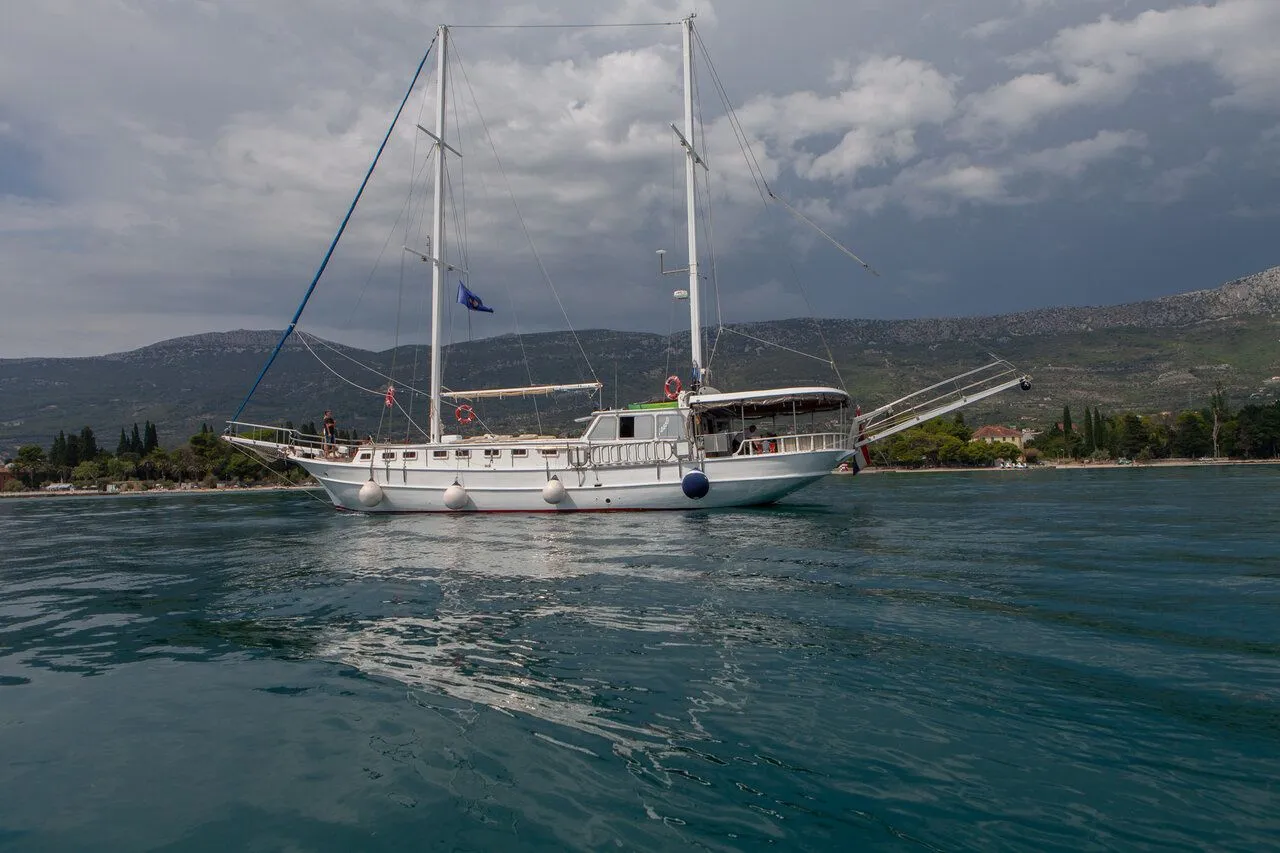 Charter a 25.3m Boat in Kastela
