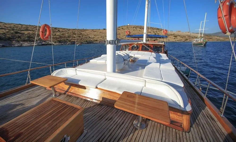 Piccolo Charter Boat - 4