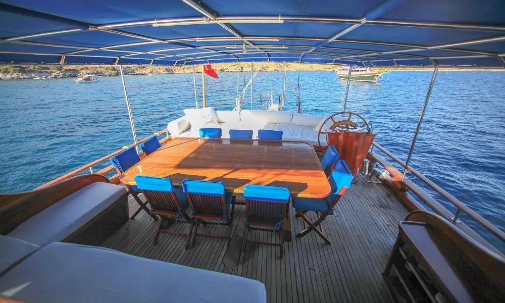 Piccolo Charter Boat - 5