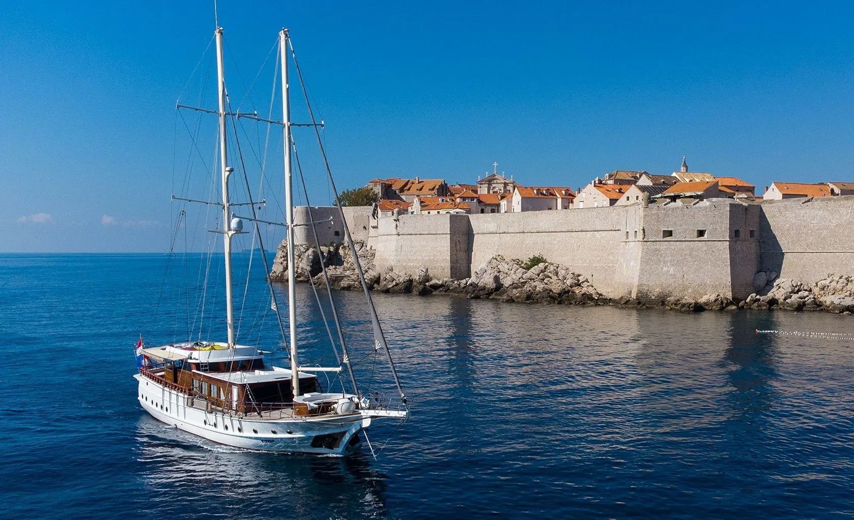 Vivere Charter Boat