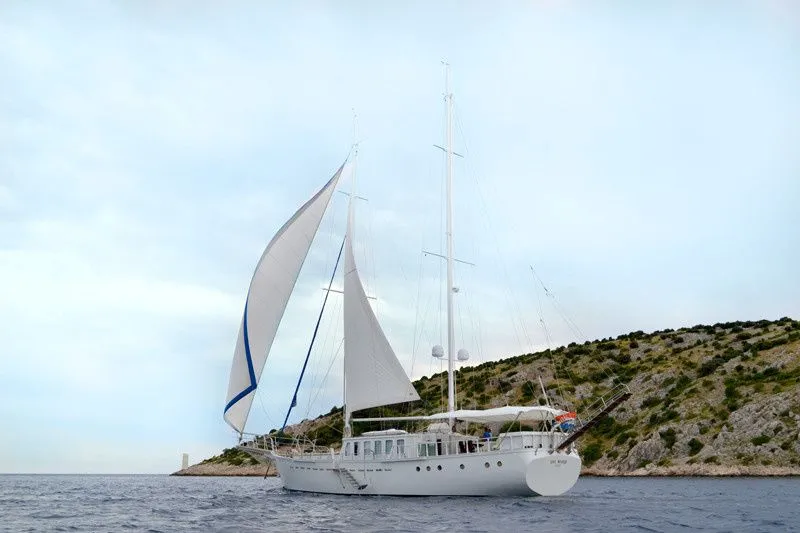 Rent a 27m Boat in Capo d'Orlando