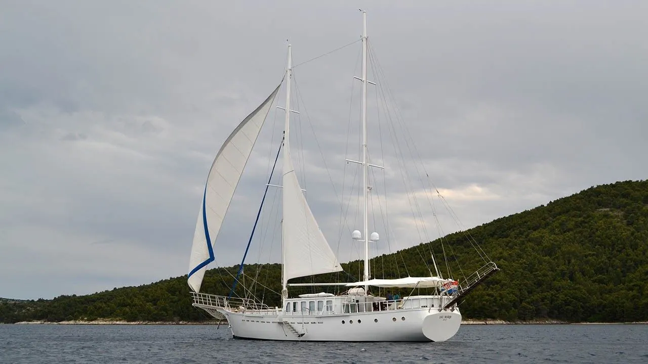 Dvi Marije Charter Boat
