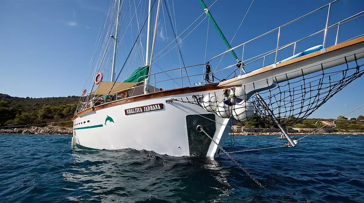Charter a 27m Boat in Kastela