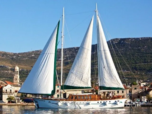 Charter a 27m Boat in Kastela