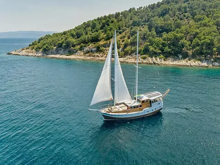 Explore Kastela on a 24m Rental Gulet