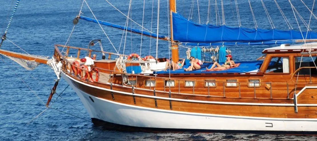 Syrolana Charter Boat