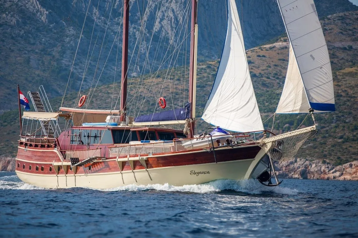 Eleganza Charter Boat