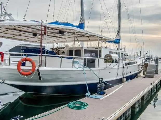 Olina Charter Boat