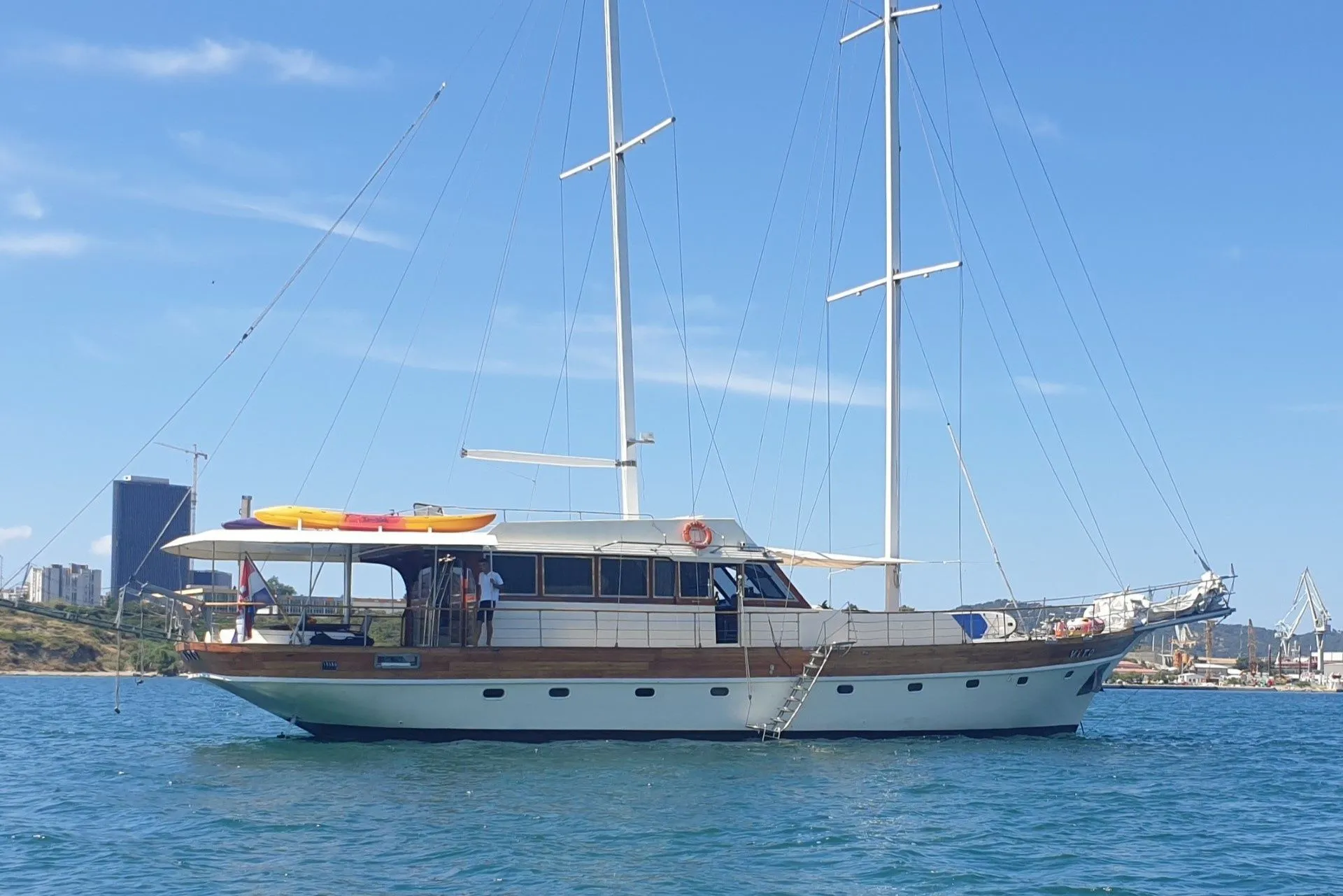 Charter a 27m Gulet in Kastela