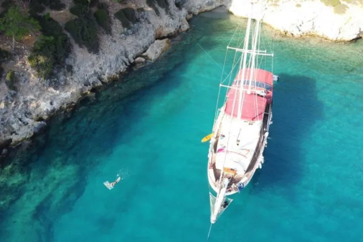 S. Nur 1 Charterboot - 5