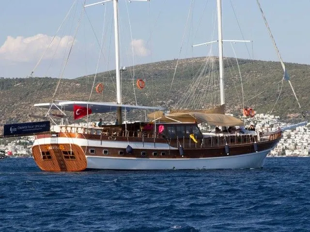 Explore Zakynthos Town on a 28m Rental Gulet