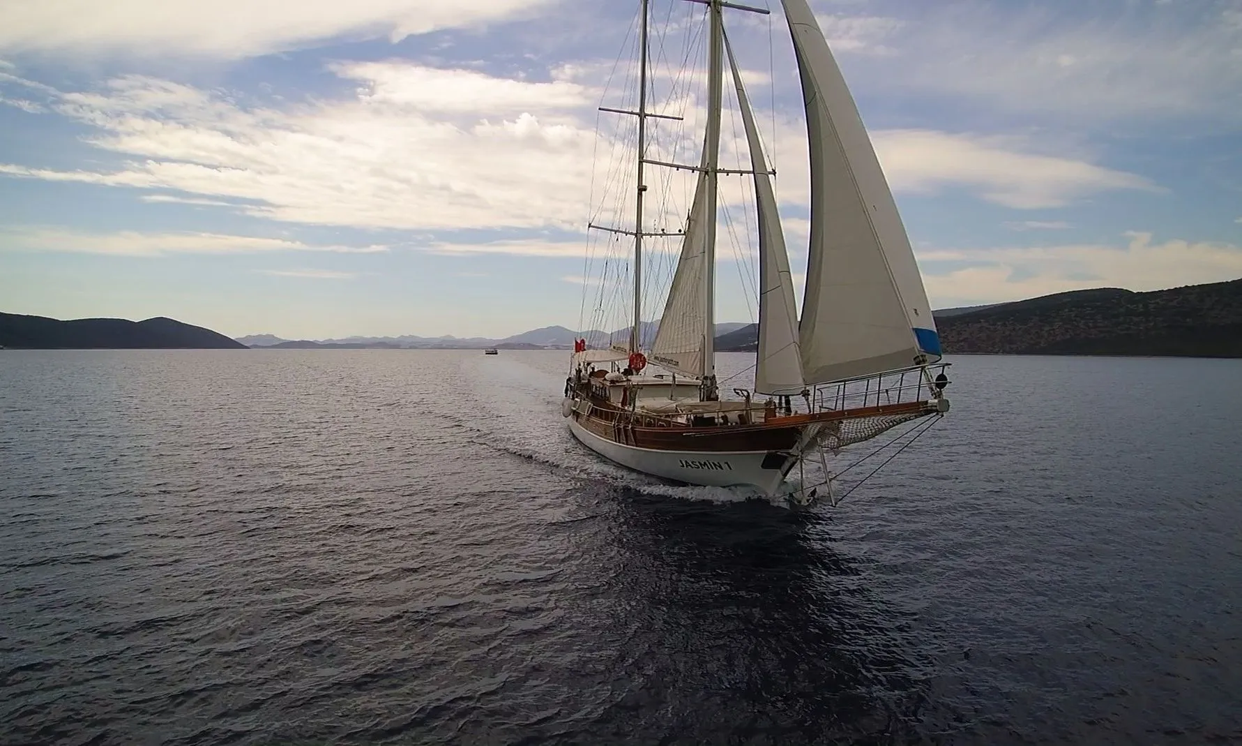 Jasmin 1 Charter Boat - 3