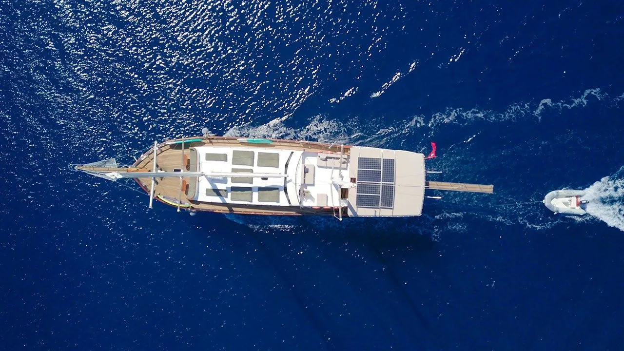 Vamos 1 Charter Boat - 2