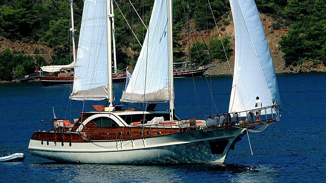 Justiniano Charter Boat - 4