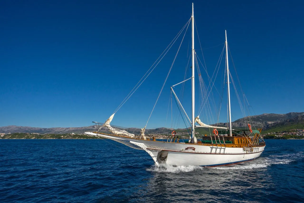 Alisa Charter Boat